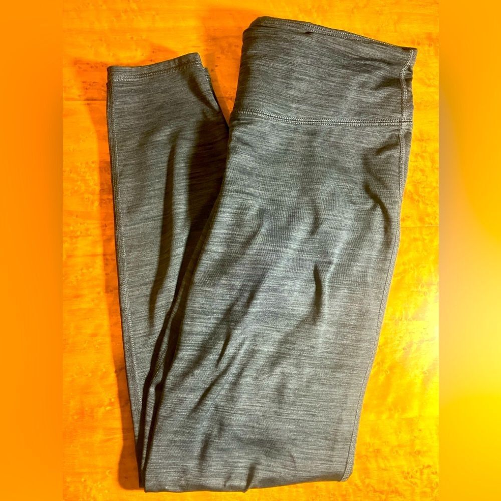 Old Navy Active go-dry, athletic leggings, excellent condition, medium - Picture 1 of 3